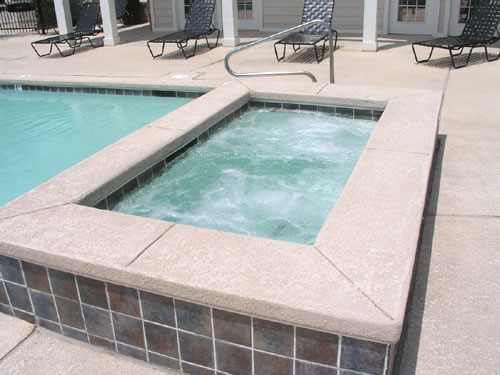 Lexington Place Apartments hot tub